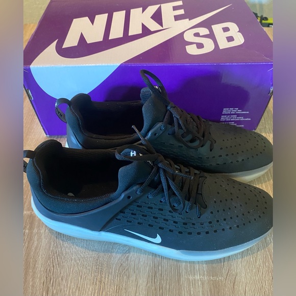 Nyjah 3 skate shoes nike